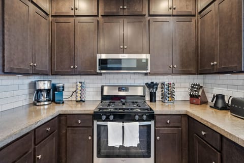 Cook like a pro in this well-equipped kitchen featuring a stainless steel gas stove and high-end Caraway cookware for an elevated cooking experience. Whether you're preparing a quick breakfast or a gourmet meal, you'll have everything you need, including Henckels cutlery, a spice rack, and top-quality appliances. The kitchen seamlessly connects to the back porch, offering easy ...