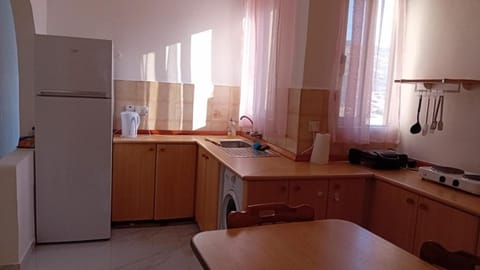 Apartment, 2 Bedrooms, Balcony, City View | Interior