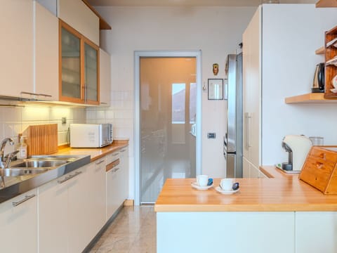 Flooring, Interior Design, Floor, Apartment, Balcony, Ceiling, Condominium, Chair, Shade, Porch