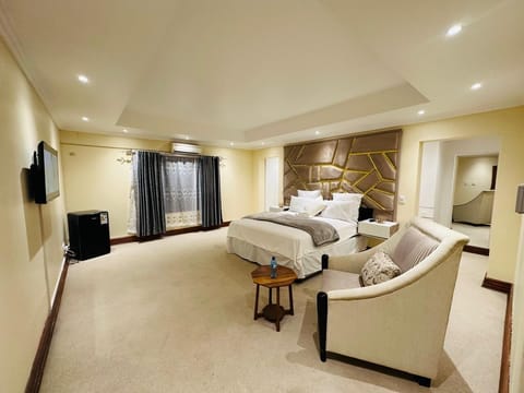 Luxury Suite | Laptop workspace, free WiFi