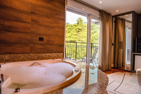 Imperial Suite com varanda, vista, sauna privativa, banheira de hidromassagem e cama king | In-room safe, soundproofing, free WiFi, bed sheets