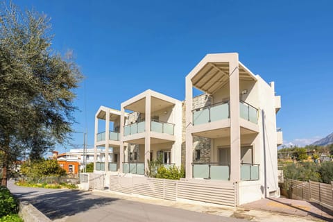 Facade of the property – Modern architectural design with bright tones, elegant balconies, and a welcoming exterior that reflects comfort and style.