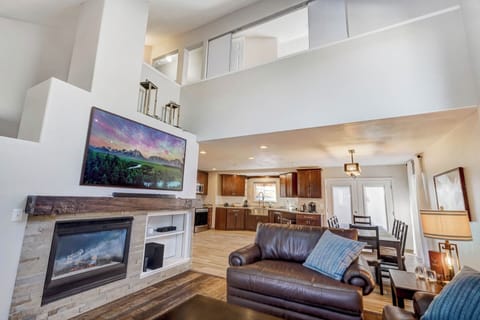 Living room, fireplace, Smart TV, kitchen