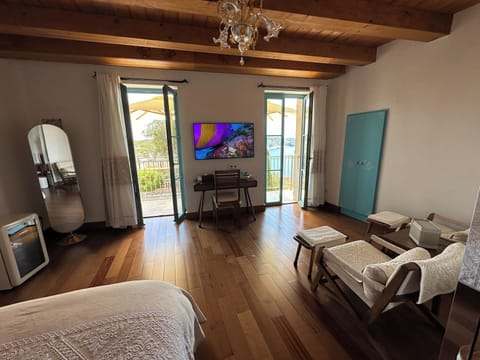 Luxury Suite, Sea View | Egyptian cotton sheets, premium bedding, free minibar items, desk