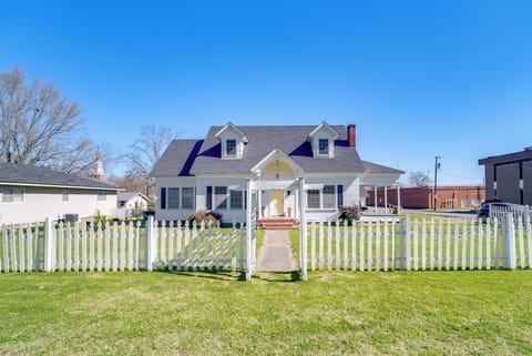 Vivian Vacation Rental | 2BR | 1BA | Stairs Required | 2,000 Sq Ft
