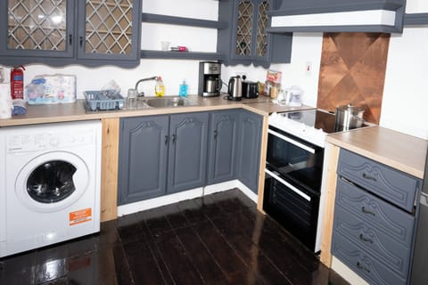 Apartment | Private kitchen | Fridge, microwave, oven, stovetop