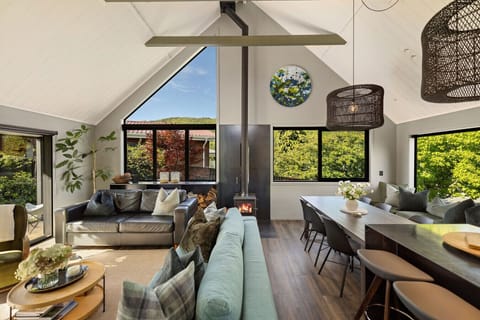 Living Room: Bright space with stunning garden views, perfect for relaxation and gatherings!
