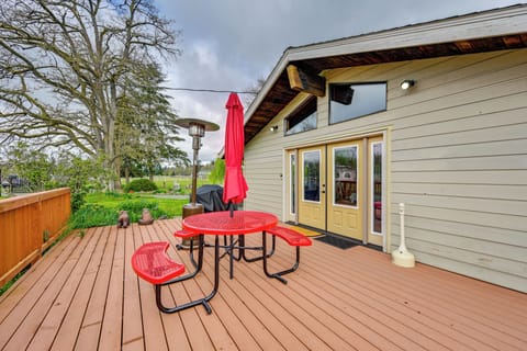 Spanaway Vacation Rental | 3BR | 2BA | 2,600 Sq Ft | 2 Steps to Enter