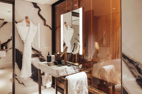 Room, 1 King Bed, Roll-in Shower | Bathroom | Hair dryer, bathrobes, towels, soap