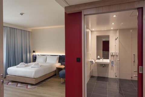 Room, 1 Queen Bed, Accessible | Bathroom | Shower, rainfall showerhead, hair dryer, towels