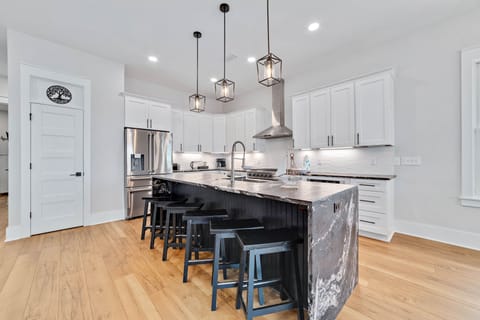 Kitchen island with seating for 6