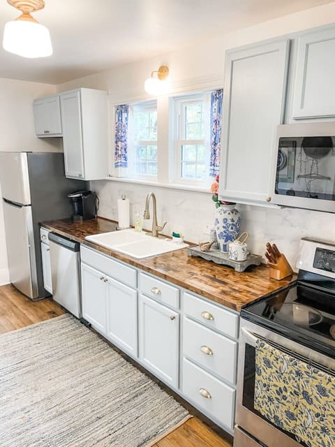 This place was both comfortable and adorable! We loved staying here and would love to go back the next time we are in the area! - Mandy - 5/24.