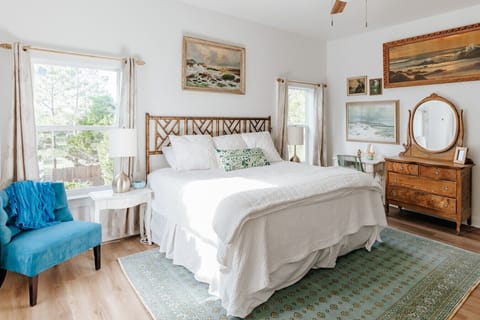 Bonnie’s place was exactly what our group needed for a few days on 30a! The house is so large and accommodating-we had 8 and all fit comfortably in the home. It was very clean and well kept. Super close to the beach, shops, food, coffee, etc! We will defi