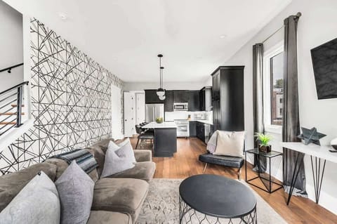 Spacious living room with open access to the Kitchen