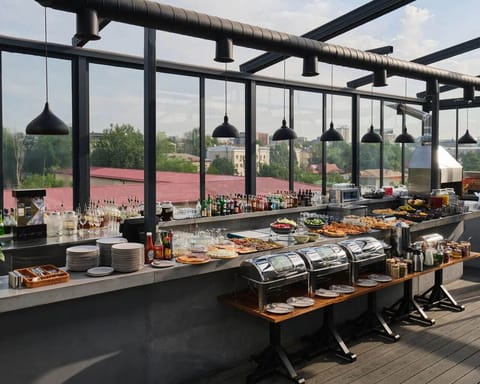 Free daily buffet breakfast