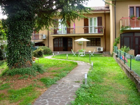 Shared Dormitory, 1 Bedroom, Smoking, Balcony | Garden