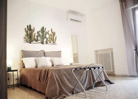 Deluxe Room | Desk, iron/ironing board, free WiFi