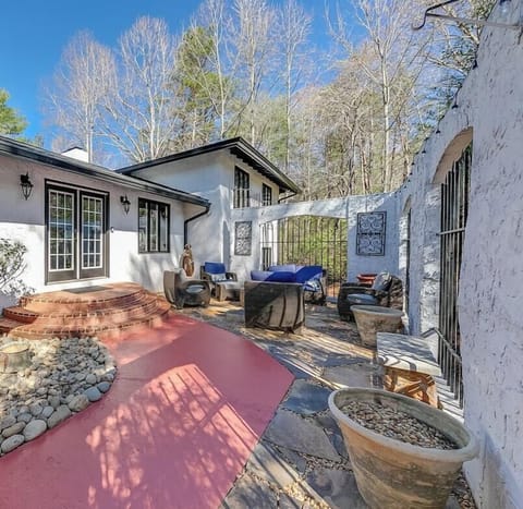 New Listing  -  Kies Poolside