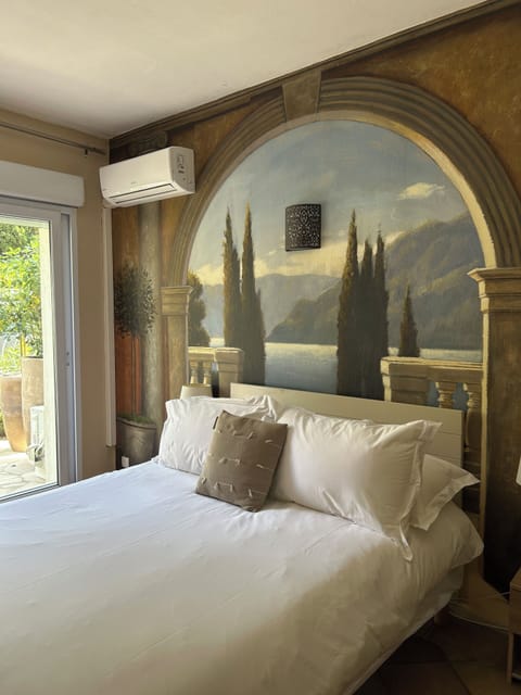 Superior Double Room, 1 Queen Bed | Minibar, bed sheets