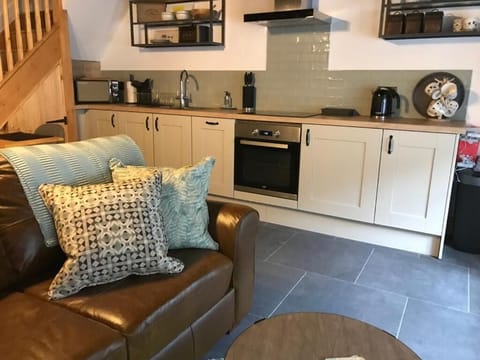 Fully equipped kitchen with dish washer, oven, fridge, Nespresso machine