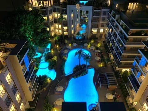 3 outdoor pools