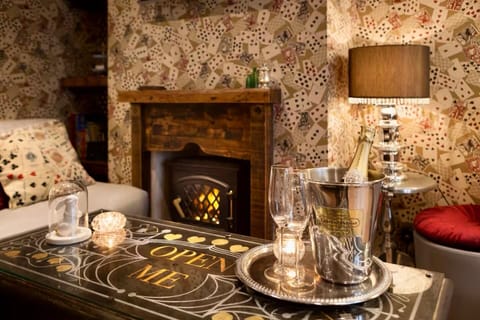 Cottage, 3 Bedrooms | Individually decorated, individually furnished, bed sheets