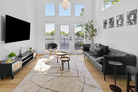 Tall ceilings and plenty of light!