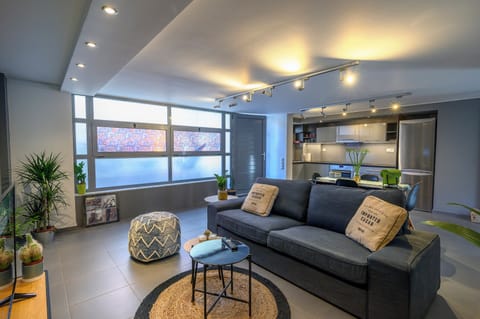 Comfort Apartment, City View | Living area