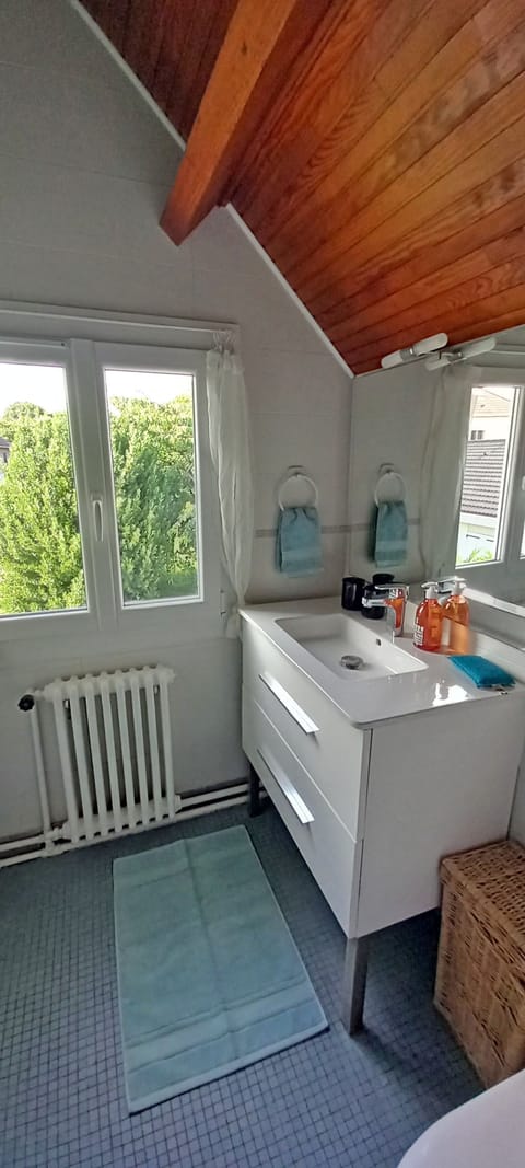 Comfort Suite, 2 Bedrooms, Garden View | Bathroom