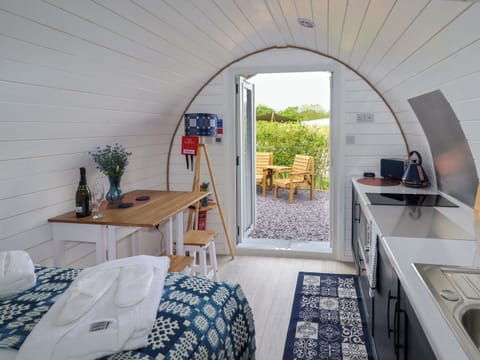 1 bedroom, individually decorated, individually furnished, free WiFi