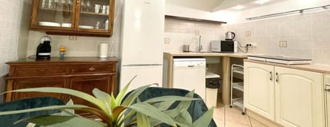 Dormitorio Condiviso, Letti a Castello | Shared kitchen | Fridge, stovetop, cookware/dishes/utensils