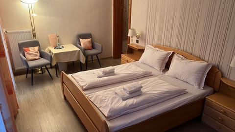 Deluxe Double Room, Balcony, City View | Egyptian cotton sheets, premium bedding, desk, laptop workspace