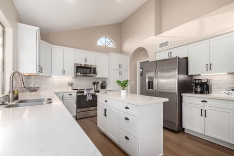 House | 4 bedrooms, desk, high-speed internet