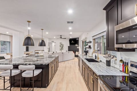 House | 4 bedrooms, high-speed internet