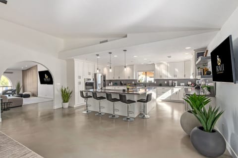 House | 5 bedrooms, Internet