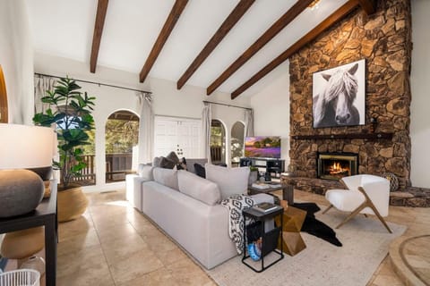 House | 4 bedrooms, desk, Internet