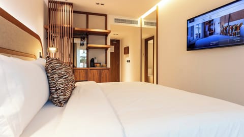 Desk, free WiFi, bed sheets