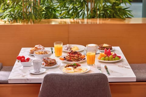 Daily buffet breakfast for a fee