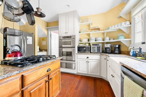 Large, fully equipped kitchen