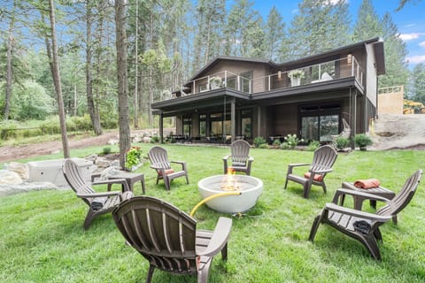 Beautiful home on 1-acre lot | Exterior