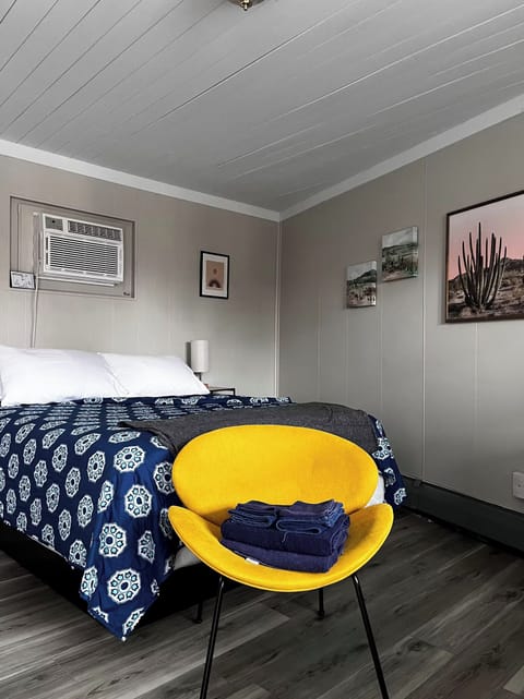 Classic Room, 1 Double Bed, Non Smoking, Patio | Desk, laptop workspace, free WiFi