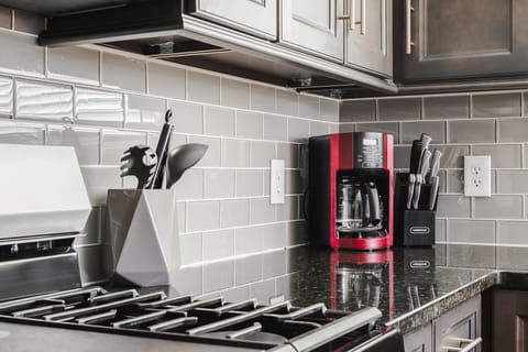 Comfort Duplex, 3 Bedrooms, Non Smoking | Private kitchen | Coffee/tea maker