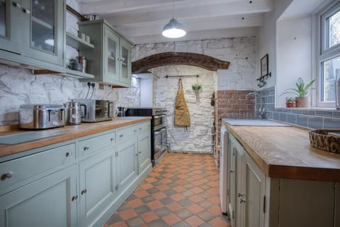 Woodcocks House - 3 Bedroom Holiday Home - Kilgetty (25070)