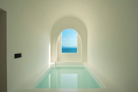 Moon Pool Sea View Balcony Hot Spring King Room | Premium bedding, down comforters, free minibar, free WiFi