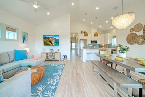 Bright, airy interior. (Casa Rita)