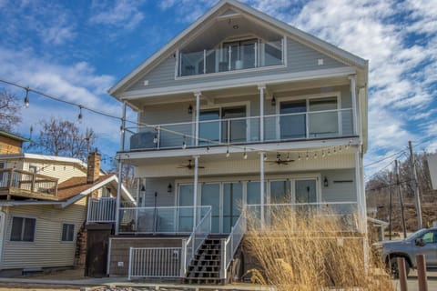 Boardwalk is on the sand on Sheridan Beach