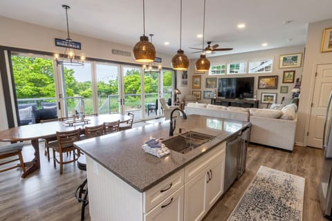 Main Level | Kitchen | Dining