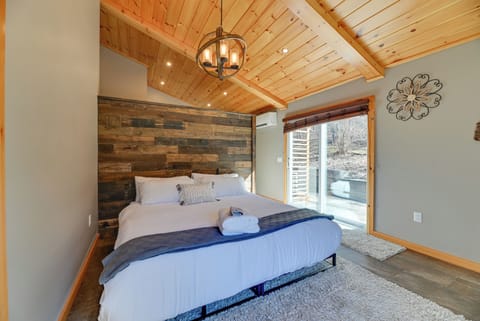 House (6 Bedrooms) | Interior
