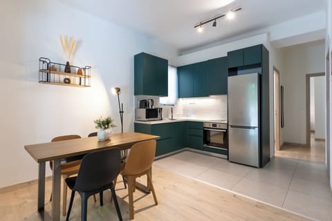 Apartment, 2 Bedrooms, Kitchen, City View | Dining room