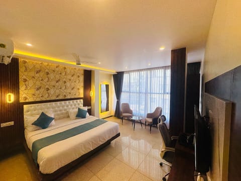 Superior Double Room, 1 King Bed | Iron/ironing board, WiFi (free)